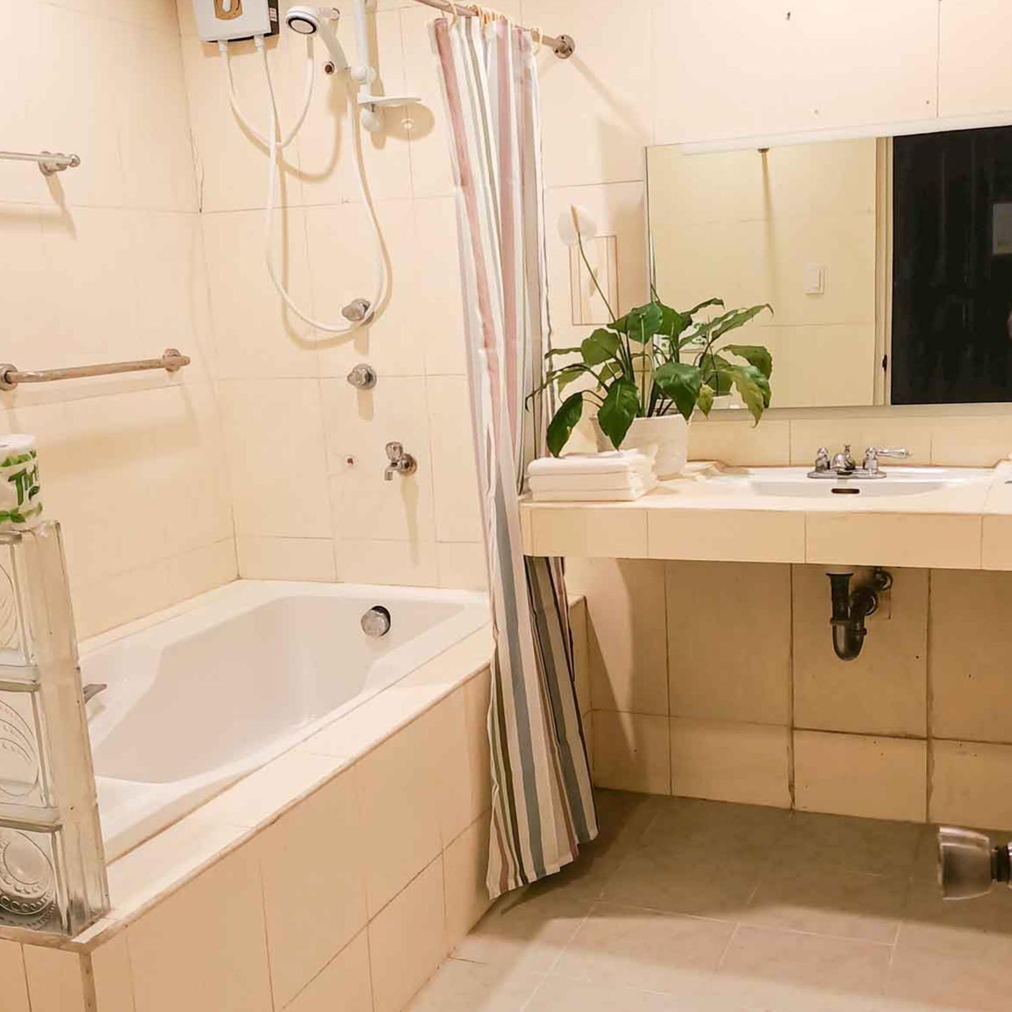 Lukay Las Brisas Balabag  Buitenkant foto