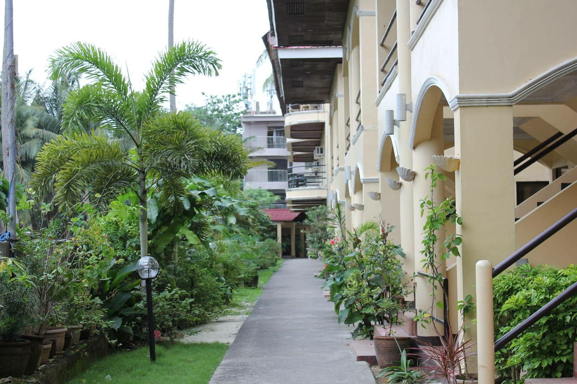 Lukay Las Brisas Balabag  Buitenkant foto